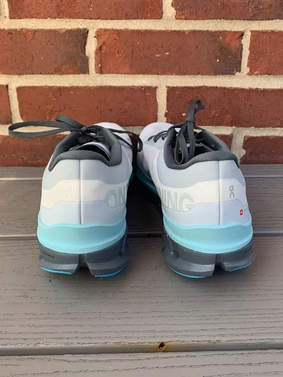 On Running Cloudflow Sneaker - Picture 3 of 12